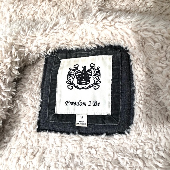 Freedom 2 Be American Vintage with Peace Sign Fur Lined Hoodie Size S - Picture 3 of 10